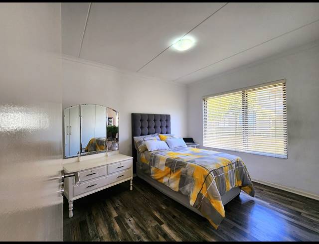 2 BEDROOM APARTMENT FOR SALE IN BURGUNDY ESTATE